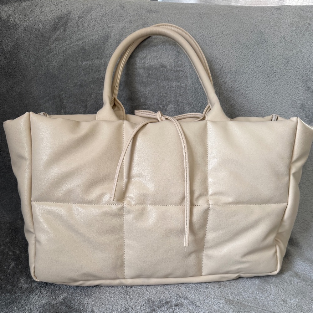 🤍✨ Cream Puffer Tote - Like New! ✨🤍
